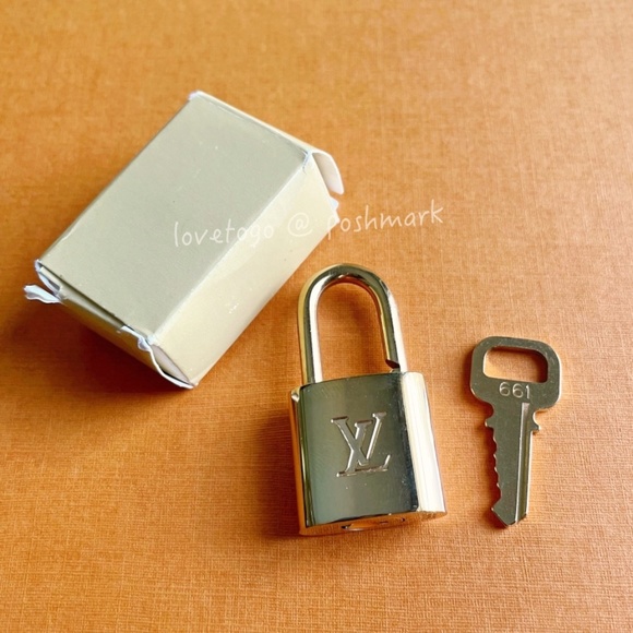 Authentic Louis Vuitton Lock & Key with original paper box - Picture 3 of 3